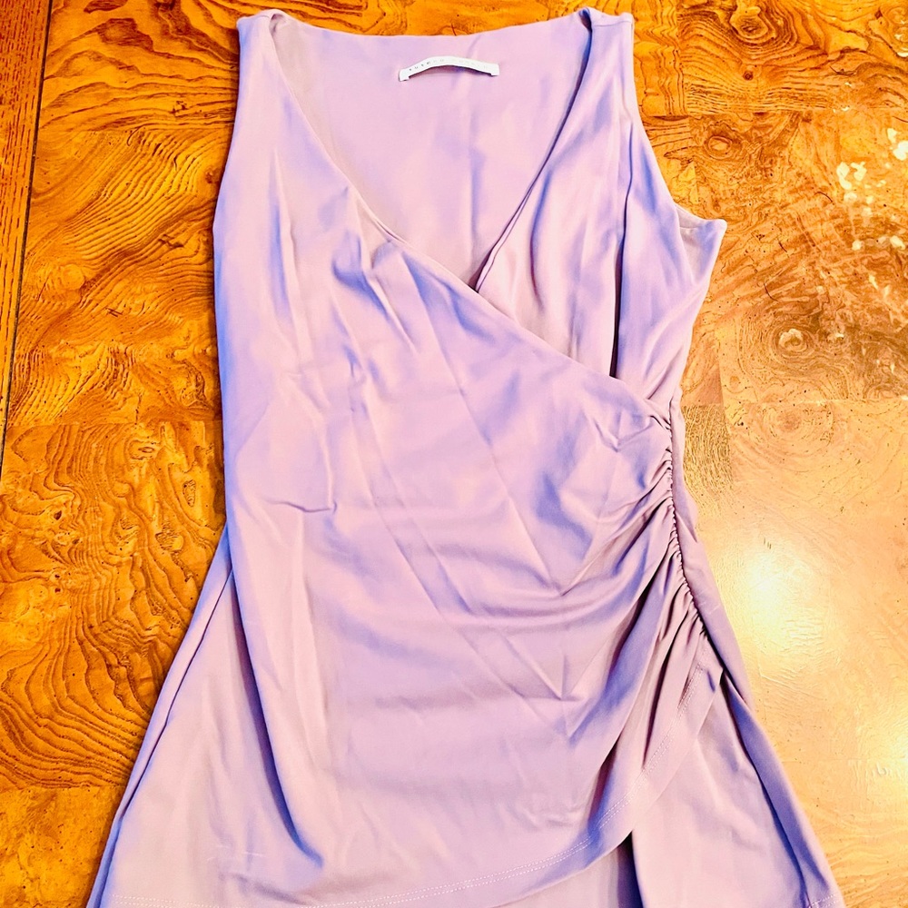Susana Monaco lavender V neck sleeveless top.
